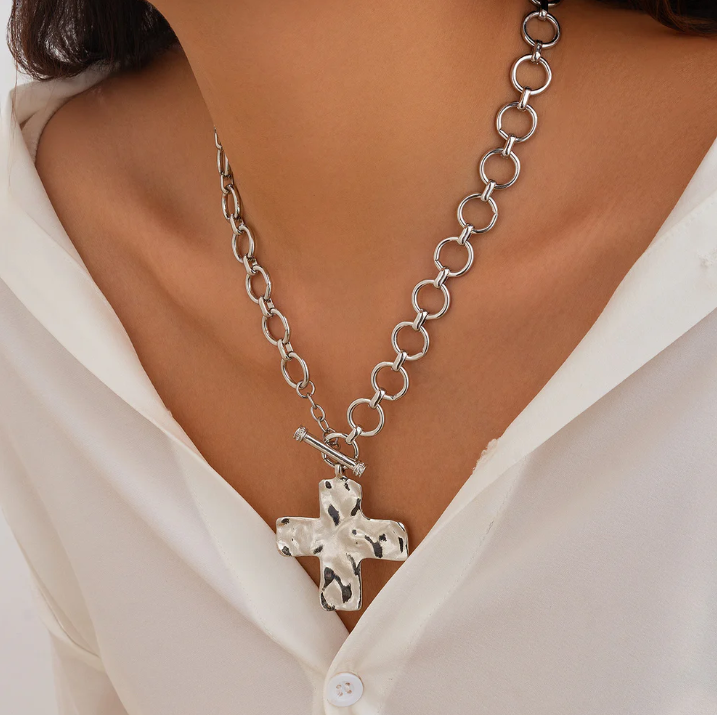 The Eternal Hammered Necklace
